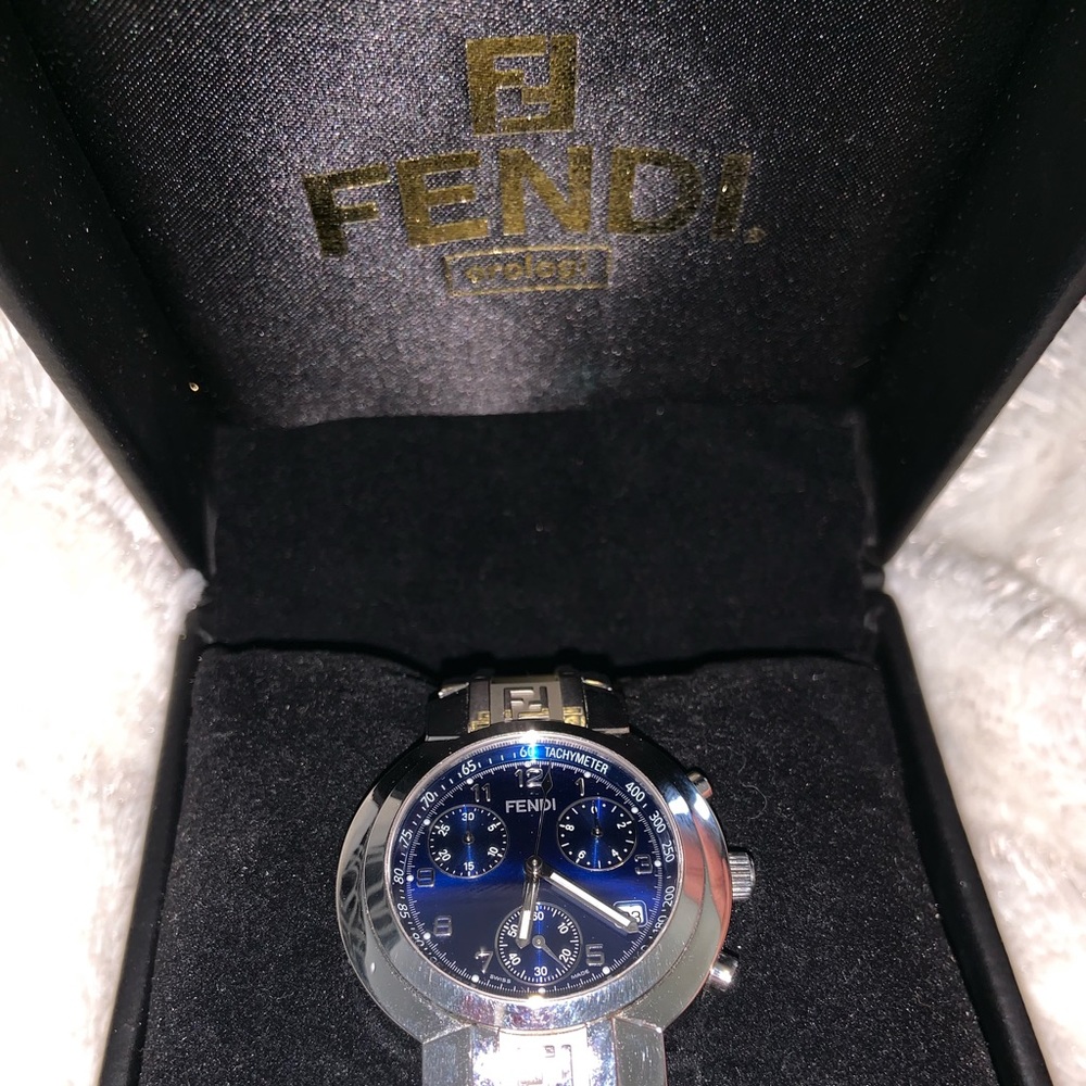 FENDI Watch - Picture 3 of 5